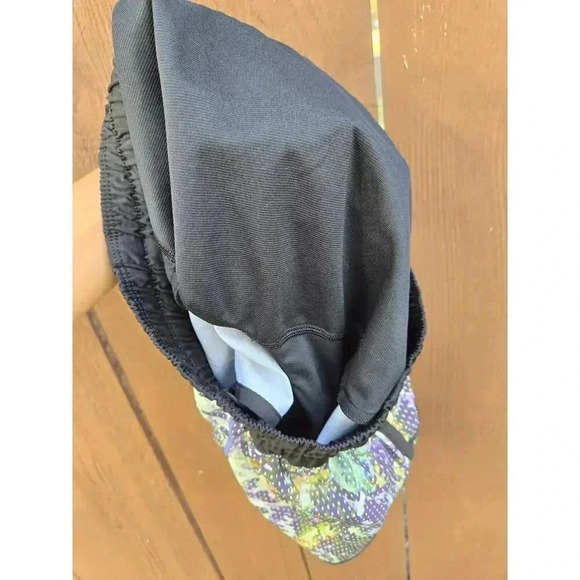 Lululemon Tracker Short III *4-way Stretch Size 6 - Picture 8 of 9